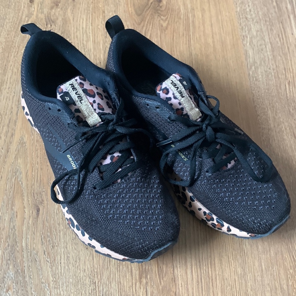 Revel 4 Brooks running shoes size 8